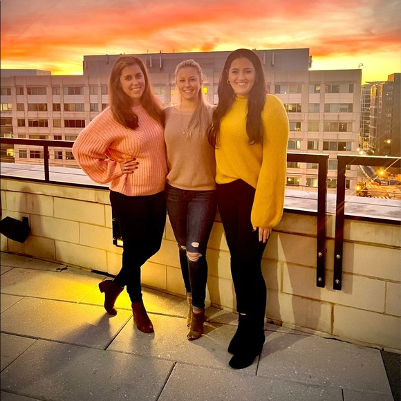 Meet Julia - Picture 3 of 3